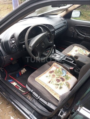 BMW 325 1994, 300,000 km - 2.5 l - Astara
