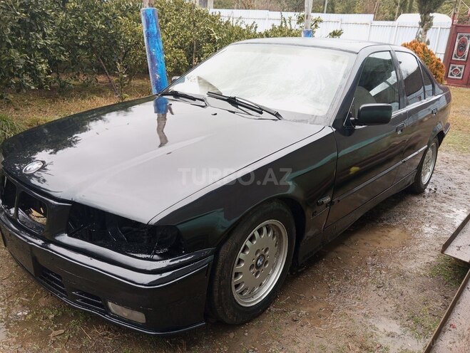 BMW 325 1994, 300,000 km - 2.5 l - Astara