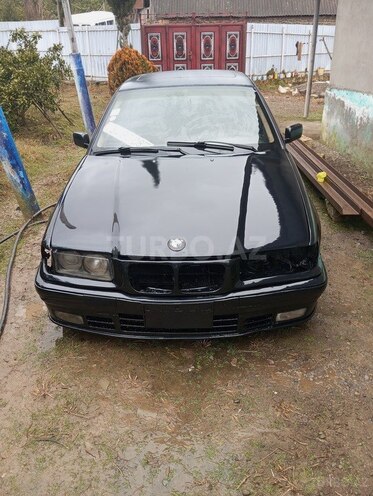 BMW 325 1994, 300,000 km - 2.5 l - Astara