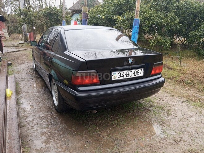 BMW 325 1994, 300,000 km - 2.5 l - Astara