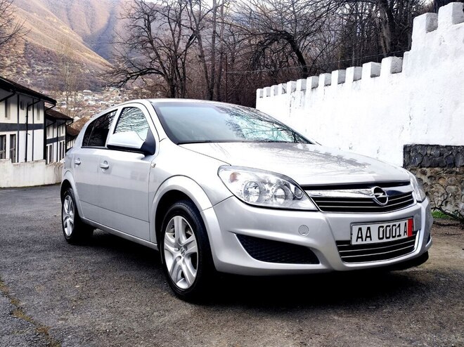 Opel Astra 2009, 243,000 km - 1.3 l - Şəki