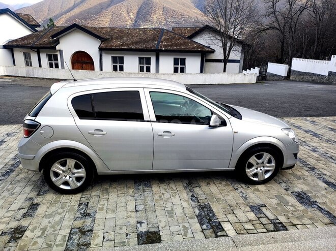 Opel Astra 2009, 243,000 km - 1.3 l - Şəki