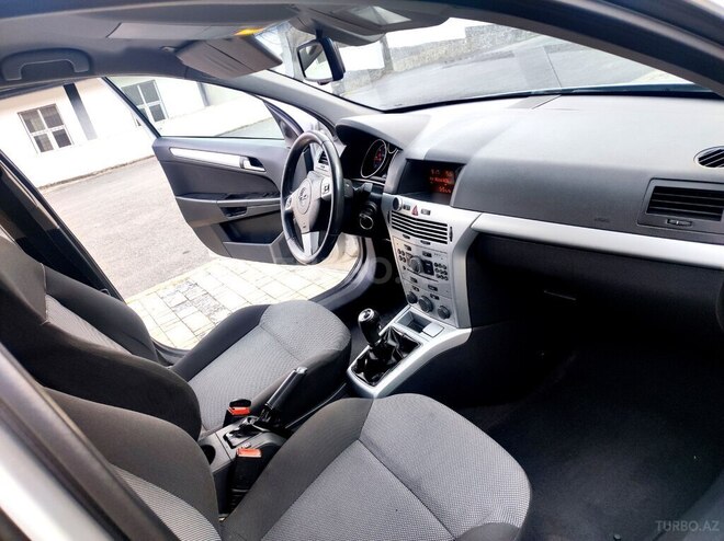 Opel Astra 2009, 243,000 km - 1.3 l - Şəki