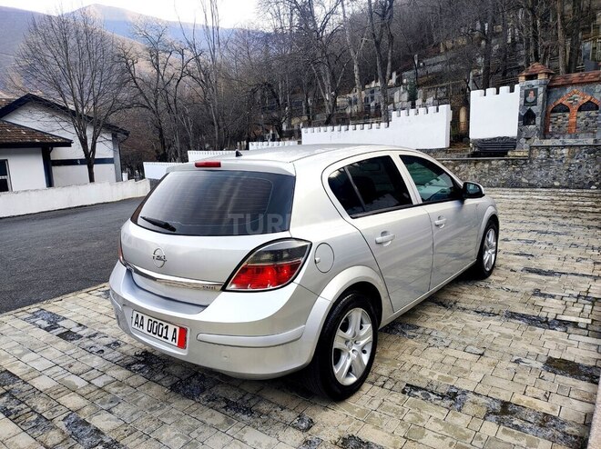 Opel Astra 2009, 243,000 km - 1.3 l - Şəki