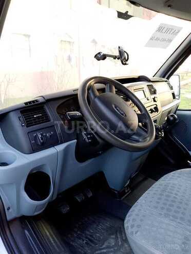 Ford Transit-11
