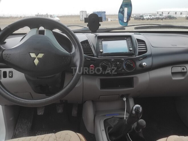 Mitsubishi L200 2012, 300,000 km - 2.5 л - Bakı