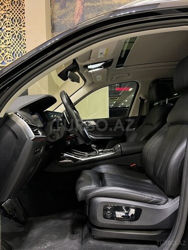 BMW X7-10