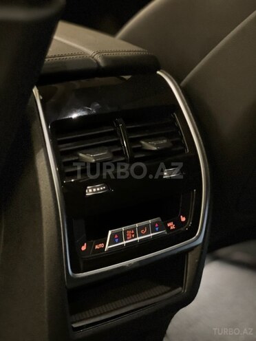 BMW X7-13