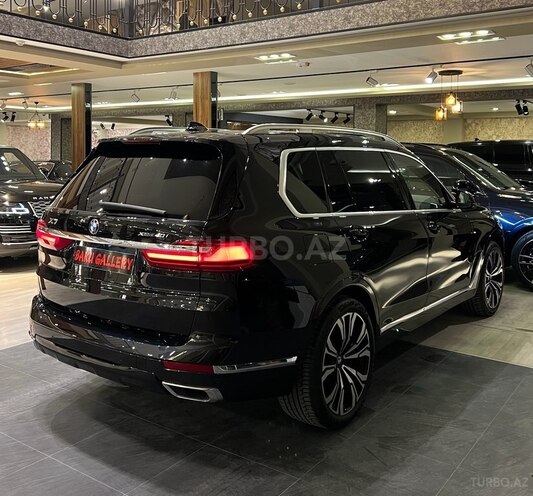 BMW X7-6