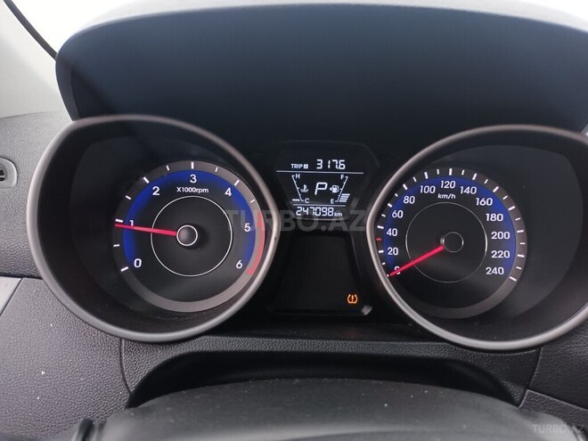 Hyundai Avante 2015, 250,000 km - 1.6 l - Bakı