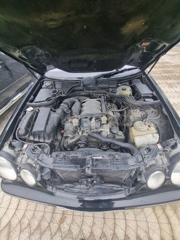 Mercedes E 320 2001, 362,300 km - 3.2 l - Bakı