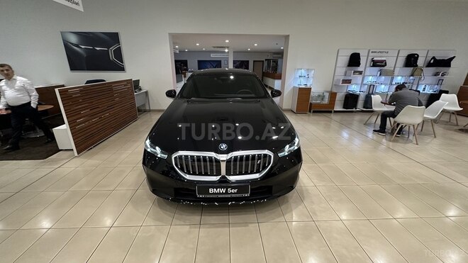 BMW i5-1