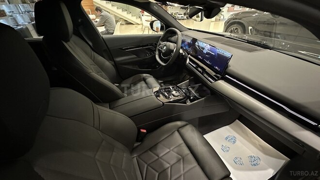BMW i5-12
