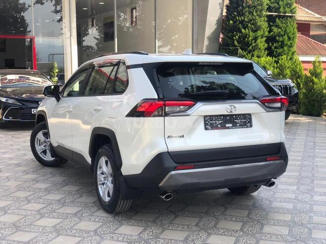 Toyota RAV4-5