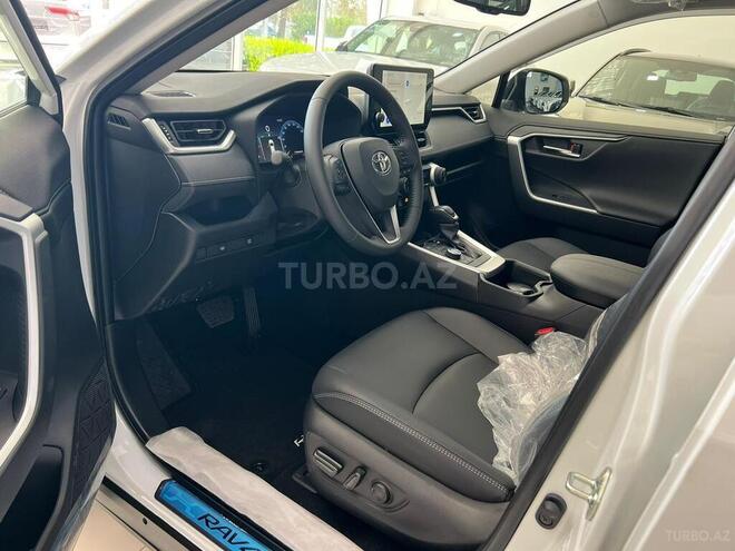 Toyota RAV4-12