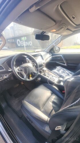 Mitsubishi Pajero Sport-4