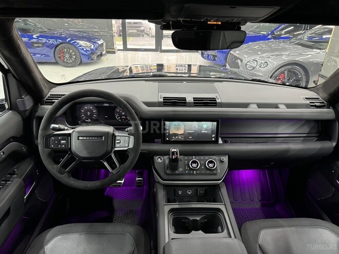 Land Rover Defender-7