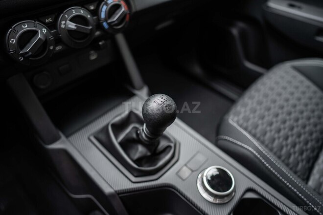 Mitsubishi L200-7