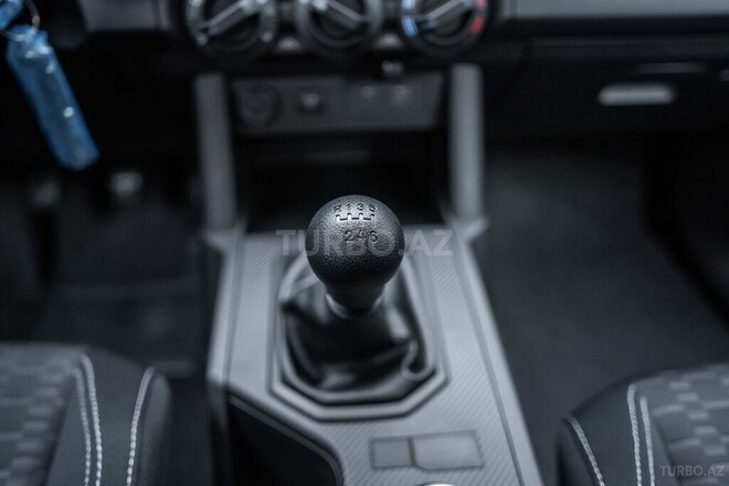 Mitsubishi L200-17