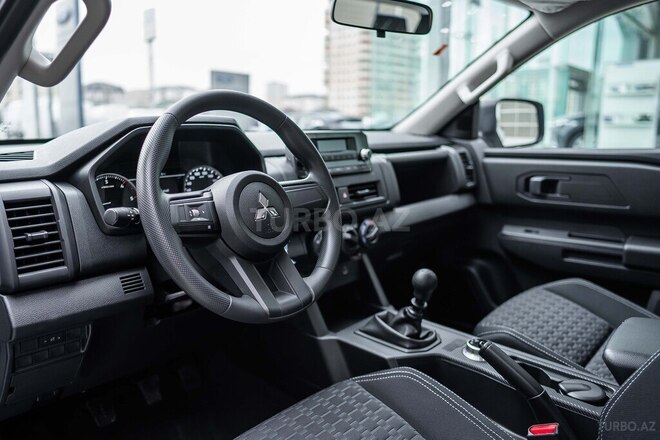 Mitsubishi L200-10