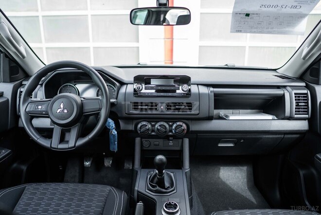 Mitsubishi L200-13