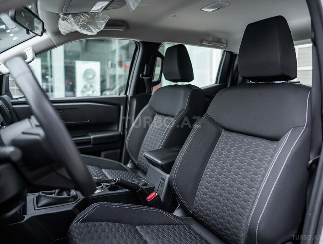 Mitsubishi L200-11