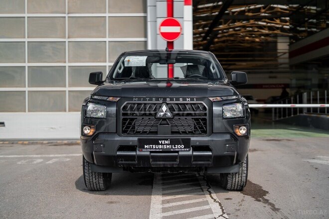 Mitsubishi L200-1