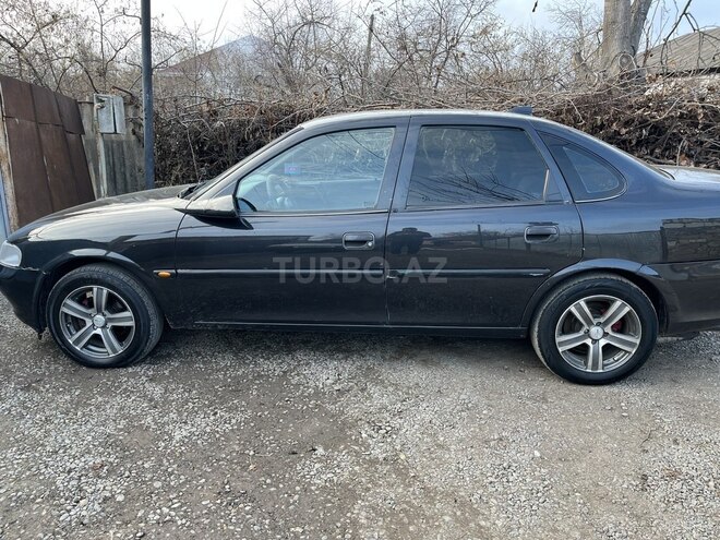 Opel Vectra 1997, 321,000 km - 1.6 l - Qazax