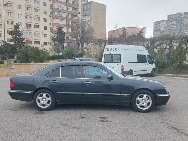 Mercedes E 240 2000, 305,000 km - 2.4 l - Bakı