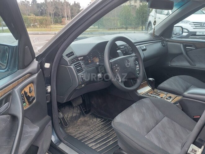 Mercedes E 240 2000, 305,000 km - 2.4 l - Bakı