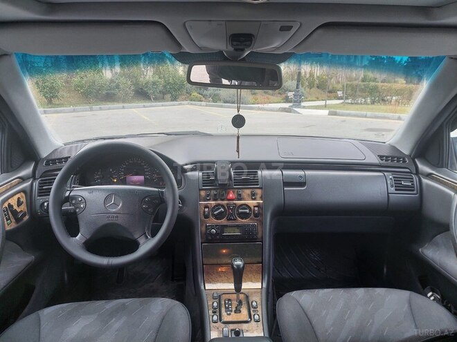 Mercedes E 240 2000, 305,000 km - 2.4 l - Bakı