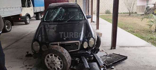 Mercedes E 240 1998, 350,000 km - 2.4 l - Göyçay