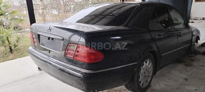 Mercedes E 240 1998, 350,000 km - 2.4 l - Göyçay