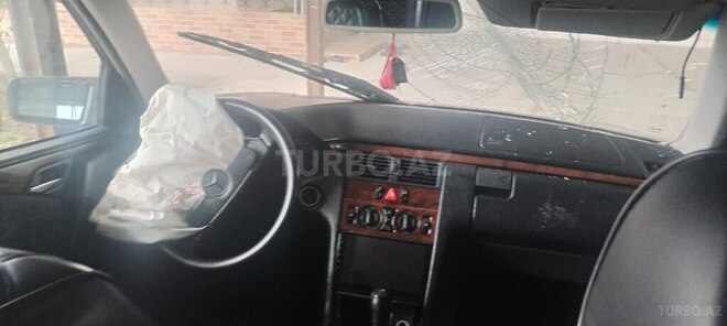 Mercedes E 240 1998, 350,000 km - 2.4 l - Göyçay