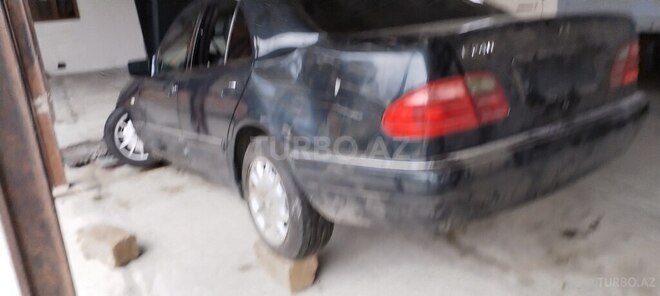Mercedes E 240 1998, 350,000 km - 2.4 l - Göyçay