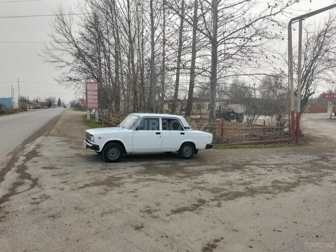 LADA (VAZ) 2107 2004, 95,000 km - 1.6 l - Salyan