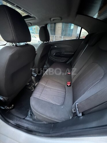 Chevrolet Aveo-12