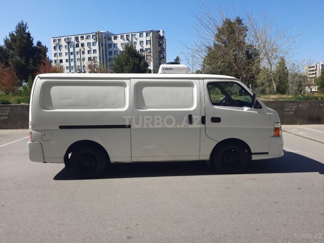 Nissan Urvan 2009, 287,000 km - 3.0 l - Bakı