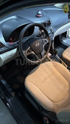 Hyundai Accent-7