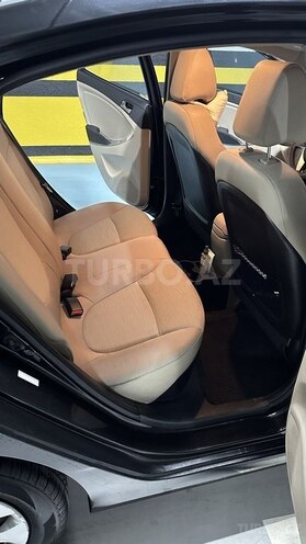 Hyundai Accent-9