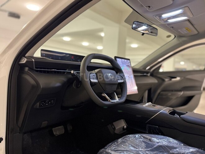 Changan Qiyuan A05-8