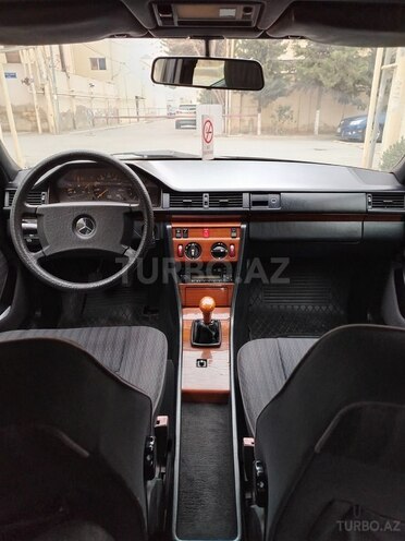 Mercedes E 200 d 1990, 150,000 km - 2.0 l - Bakı