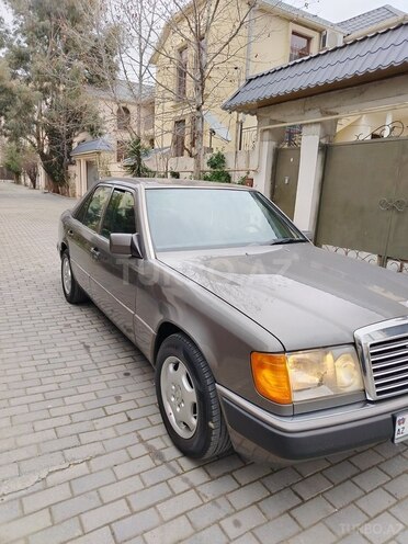 Mercedes E 200 d 1990, 150,000 km - 2.0 l - Bakı