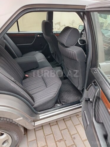 Mercedes E 200 d 1990, 150,000 km - 2.0 l - Bakı