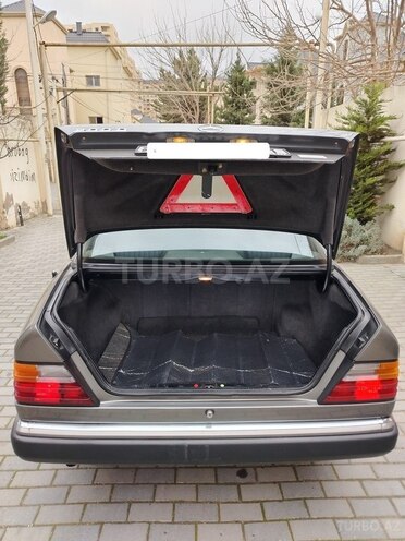 Mercedes E 200 d 1990, 150,000 km - 2.0 l - Bakı
