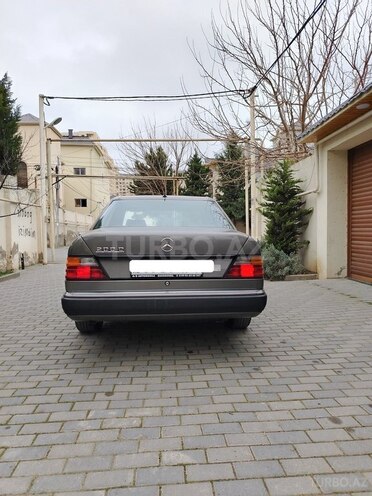 Mercedes E 200 d 1990, 150,000 km - 2.0 l - Bakı