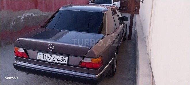 Mercedes E 220 1993, 305,768 km - 2.2 l - Bakı