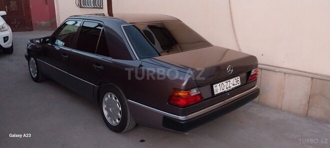 Mercedes E 220 1993, 305,768 km - 2.2 l - Bakı
