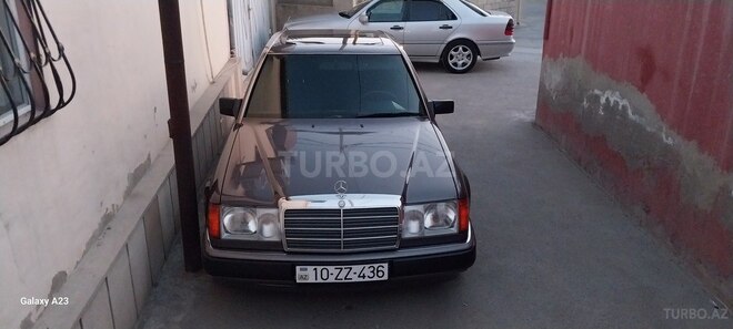 Mercedes E 220 1993, 305,768 km - 2.2 l - Bakı