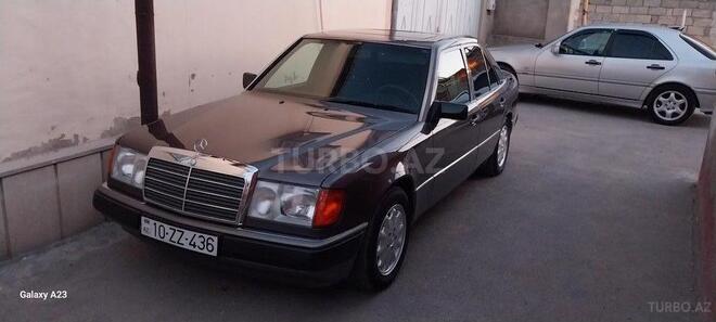 Mercedes E 220 1993, 305,768 km - 2.2 l - Bakı
